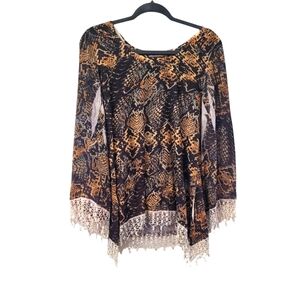 Chic Snake Print Poncho Top with Lace Trim By Te Verde Size Large
